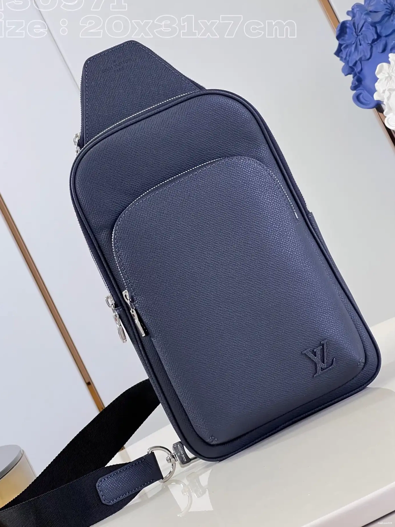 NM VUITTON Slingbag Avenue LOUIS 0422
